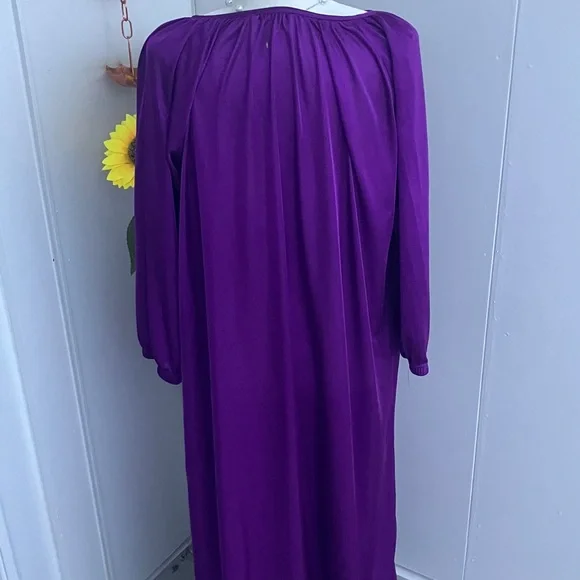 Vintage 70s 80s Vibrant Purple Long Sleeve Oversized Flowy Maxi Nightgown Dress - Picture 5 of 8